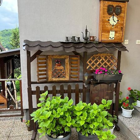 Queen Apartment Visoko Bagian luar foto
