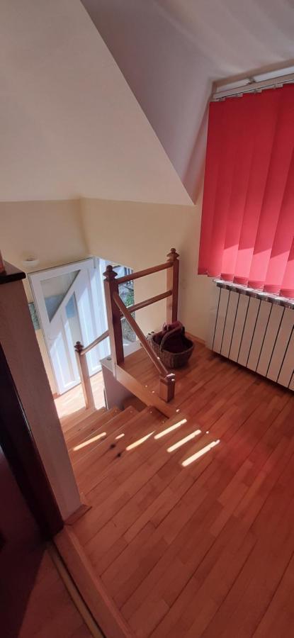 Queen Apartment Visoko Bagian luar foto