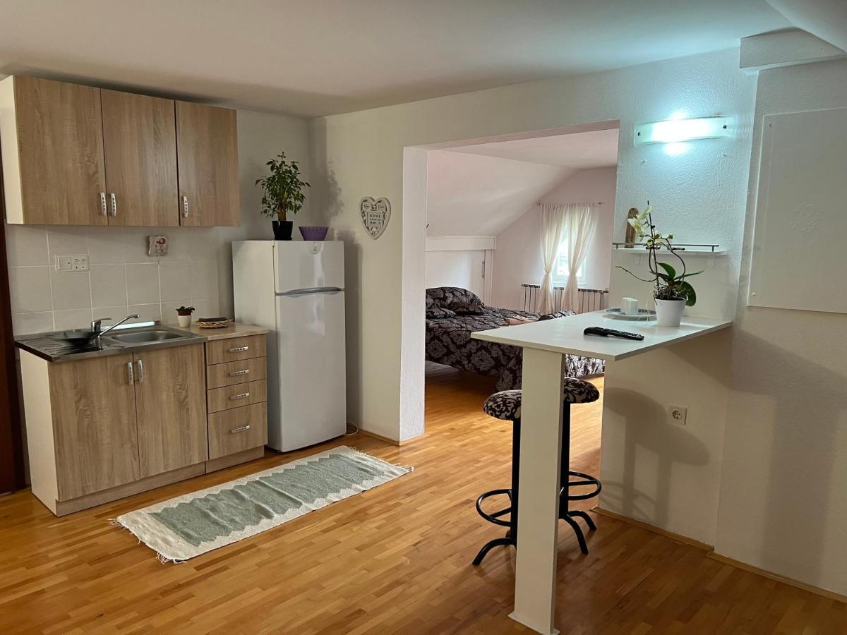 Queen Apartment Visoko Bagian luar foto