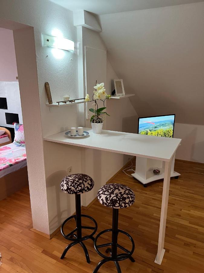 Queen Apartment Visoko Bagian luar foto