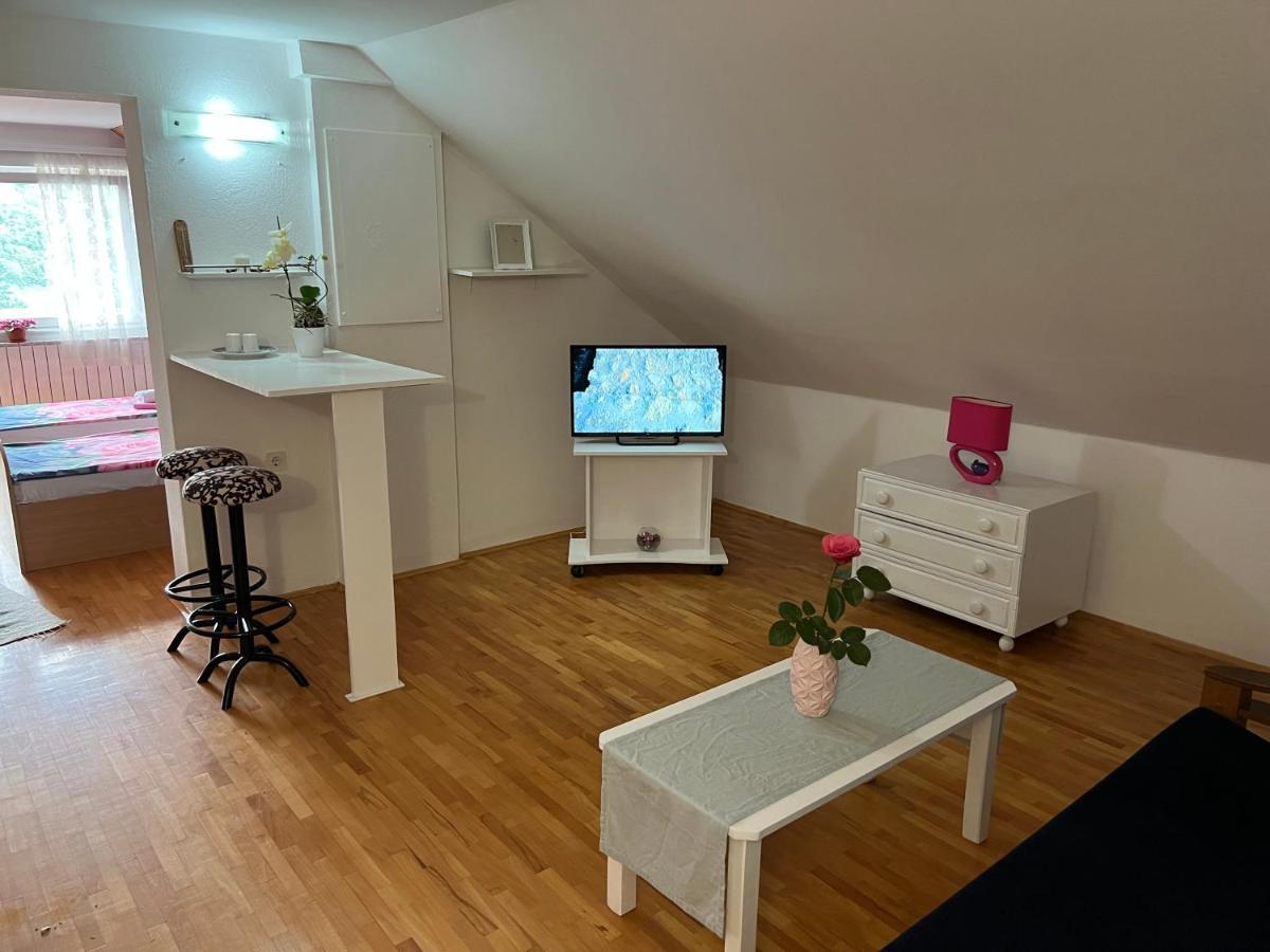 Queen Apartment Visoko Bagian luar foto
