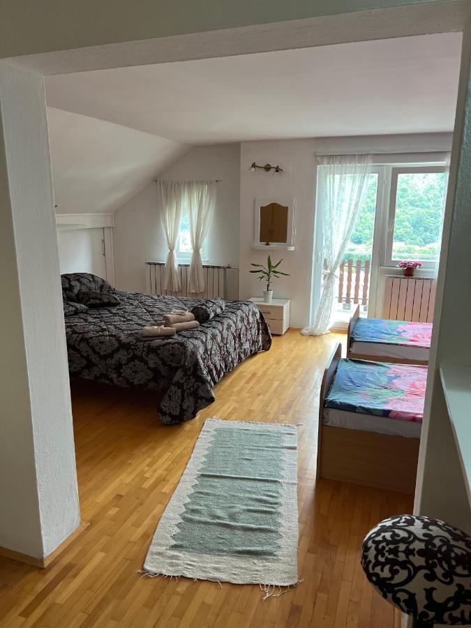 Queen Apartment Visoko Bagian luar foto