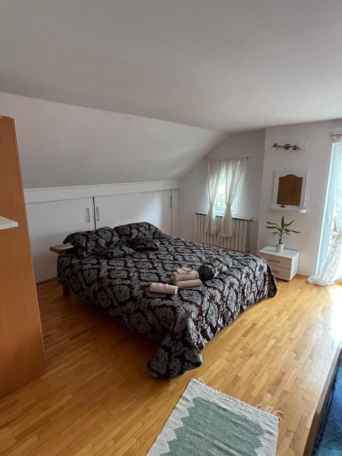 Queen Apartment Visoko Bagian luar foto