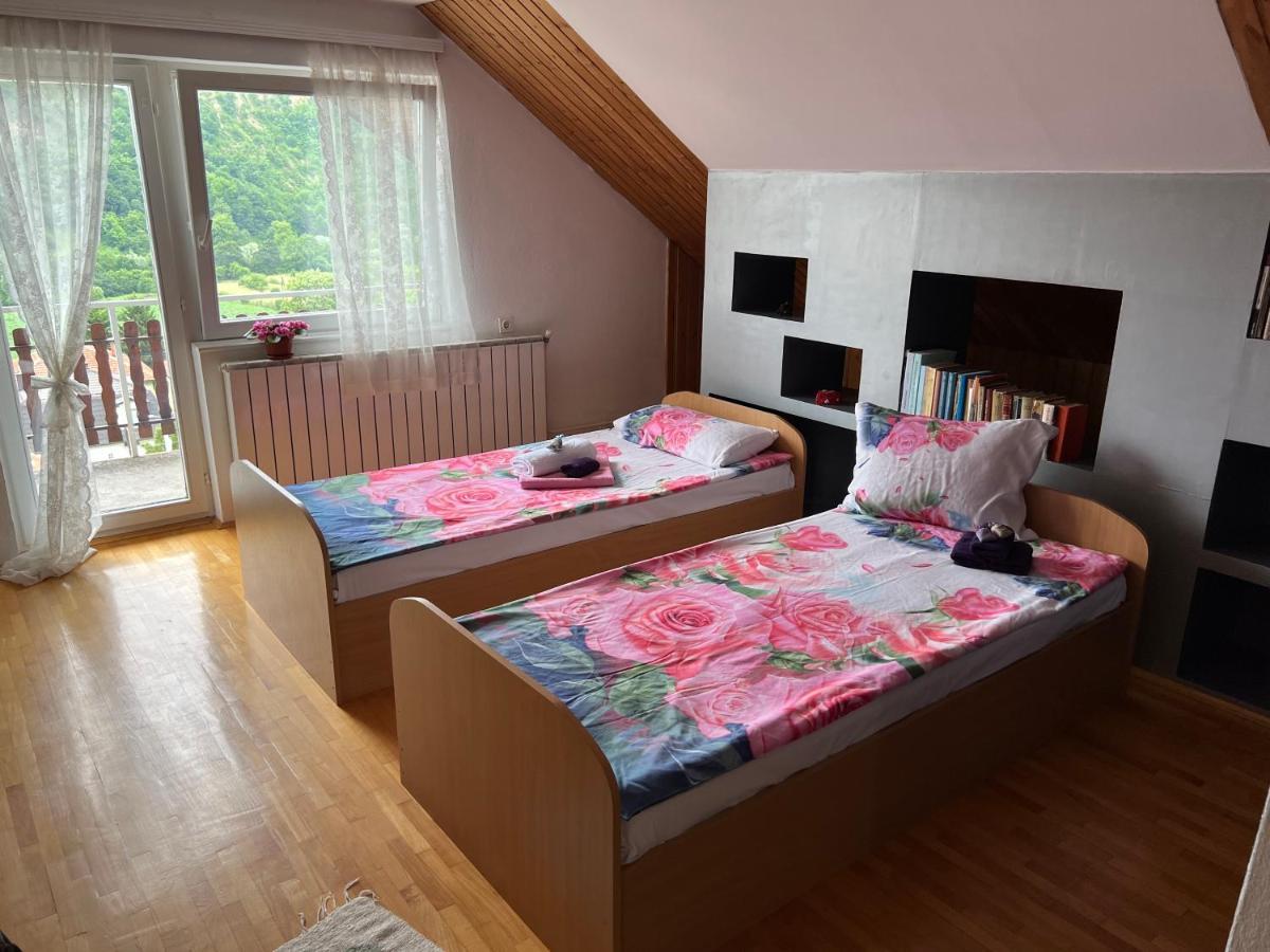 Queen Apartment Visoko Bagian luar foto
