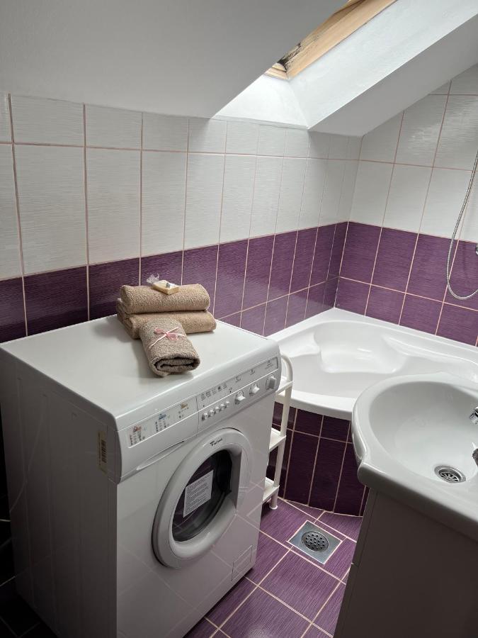 Queen Apartment Visoko Bagian luar foto