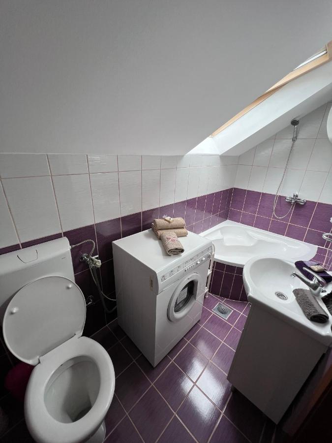 Queen Apartment Visoko Bagian luar foto