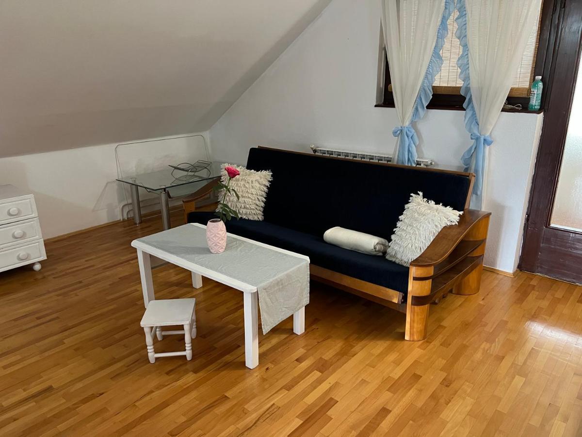 Queen Apartment Visoko Bagian luar foto